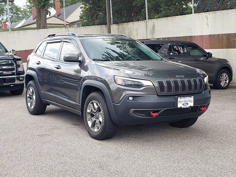 Used 2019 Jeep Cherokee Trailhawk AWD/4WD image 3