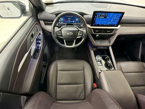Certified 2025 Ford Explorer Platinum w/ LUX Leather Package AWD/4WD image 30