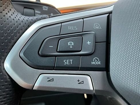 Certified 2026 Volkswagen Tiguan SEL R-Line AWD/4WD image 31