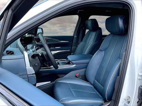 Certified 2025 Cadillac Escalade IQ Luxury 2 w/ LPO, Premium Carpet Package AWD/4WD image 21
