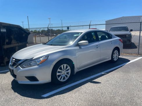 Used 2017 Nissan Altima 2.5 S w/ Power Driver Seat Package FWD image 1