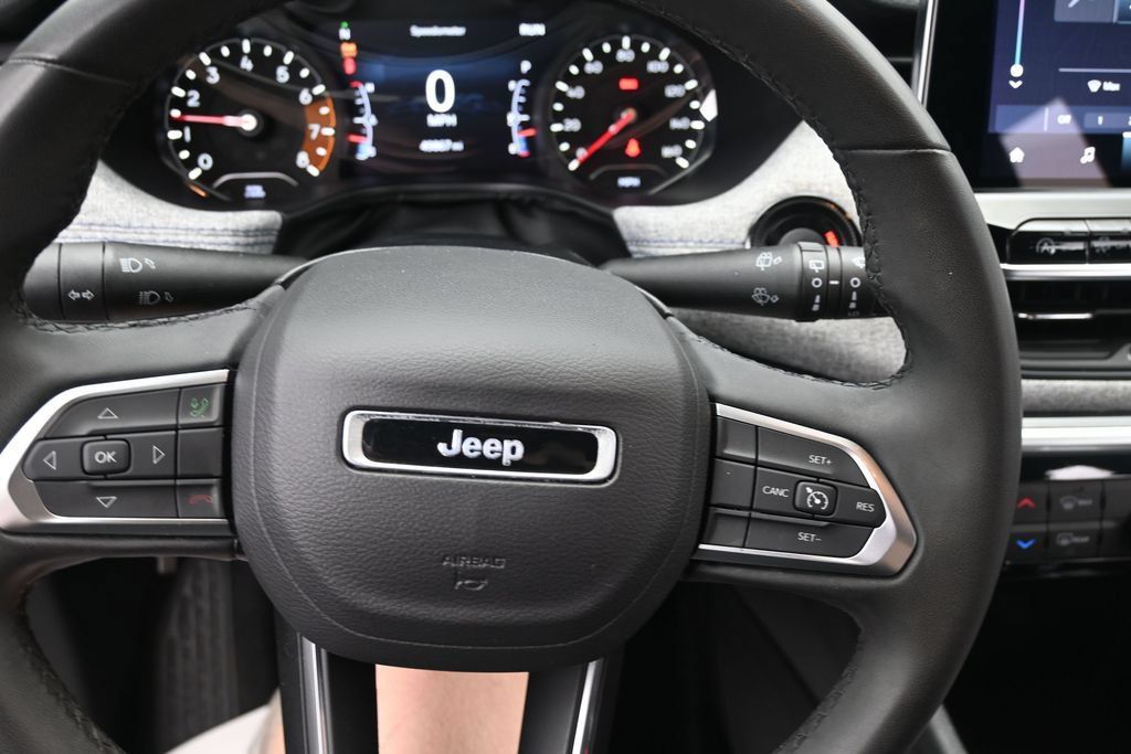 Used 2024 Jeep Compass Latitude AWD/4WD image 30