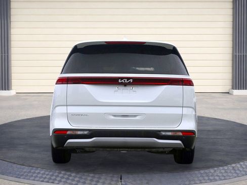 Used 2024 Kia Carnival LX image 6