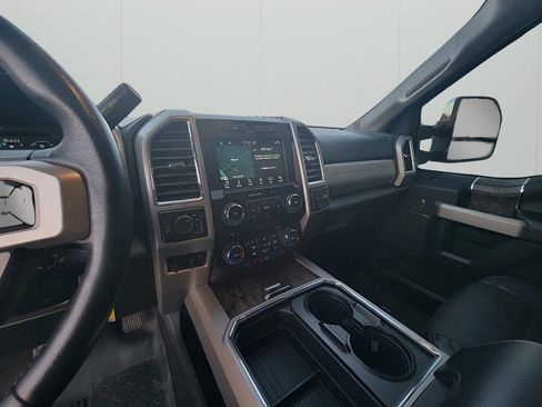 Used 2018 Ford F250 Lariat w/ Chrome Package image 18