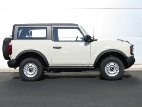 New 2025 Ford Bronco 2-Door image 3