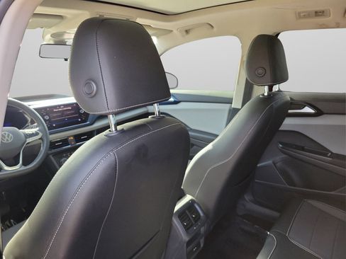 Used 2022 Volkswagen Taos SE w/ Panoramic Sunroof Package image 6