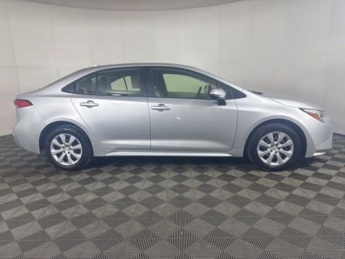 Used 2025 Toyota Corolla LE FWD image 2