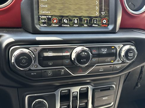 Used 2023 Jeep Wrangler Unlimited Rubicon AWD/4WD image 21