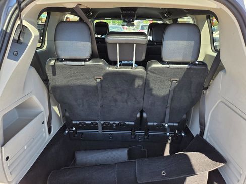 Used 2019 Dodge Grand Caravan SXT FWD image 11