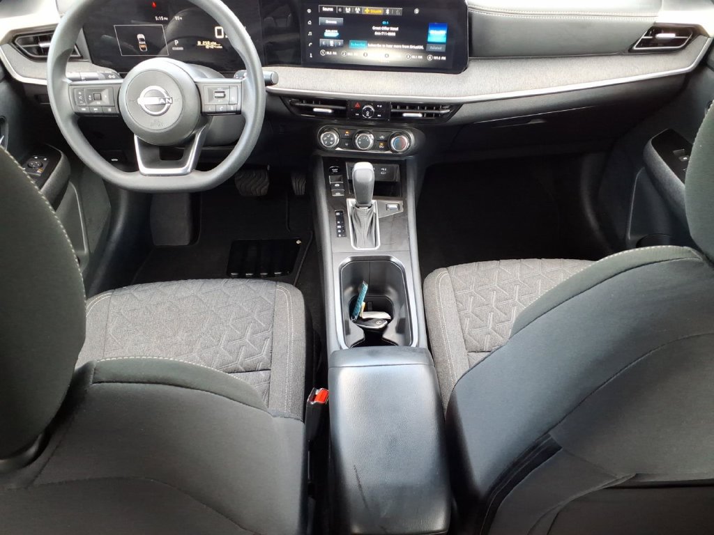 Used 2025 Nissan Kicks SV FWD image 10