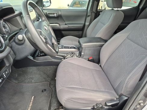 Used 2019 Toyota Tacoma TRD Off-Road w/ Technology Package RWD image 17