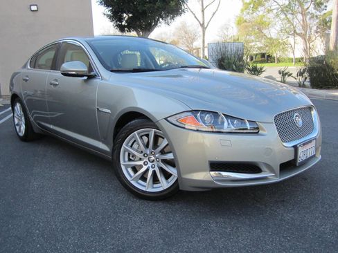 Used 2013 Jaguar XF image 1