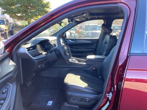 New 2025 Jeep Grand Cherokee Altitude AWD/4WD image 14