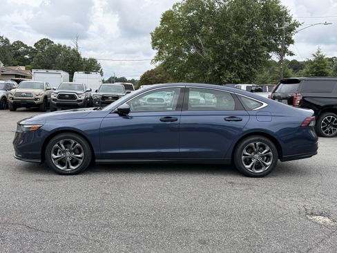 Used 2023 Honda Accord EX image 9