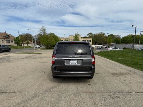 Used 2015 Chrysler Town & Country Touring-L w/ Driver Convenience Group FWD image 6