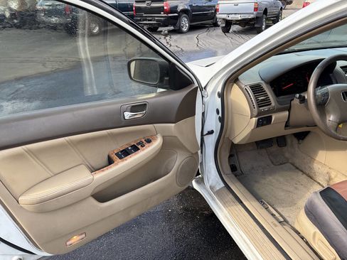 Used 2005 Honda Accord EX image 15