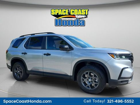 Certified 2025 Honda Pilot TrailSport image 9