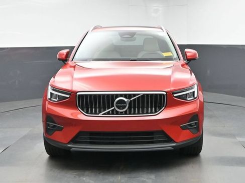 Used 2025 Volvo XC40 B5 Plus AWD/4WD image 3