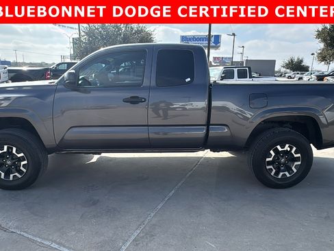 Used 2020 Toyota Tacoma SR image 8