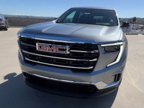 Used 2025 GMC Acadia Elevation image 3