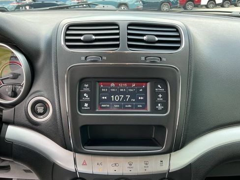 Used 2020 Dodge Journey SE FWD image 18