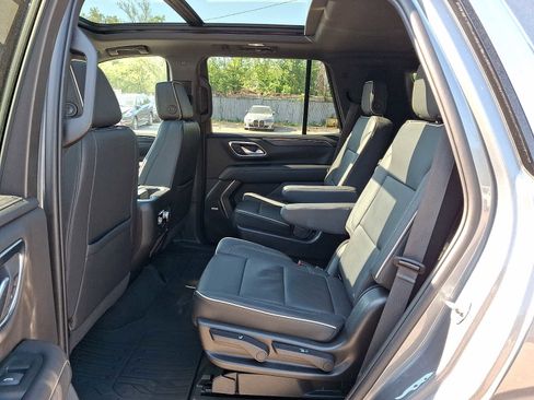 Used 2022 GMC Yukon SLT w/ SLT Luxury Package AWD/4WD image 11