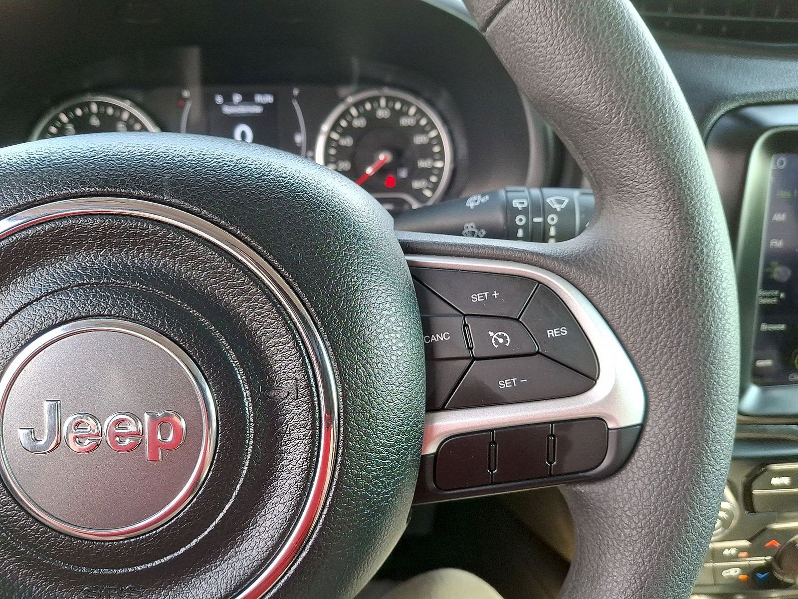 Used 2023 Jeep Renegade Latitude AWD/4WD image 18