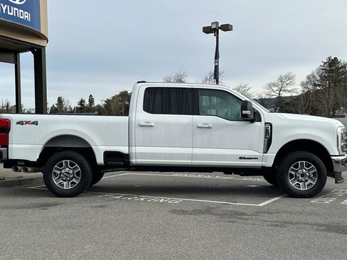 Used 2024 Ford F250 Lariat image 3