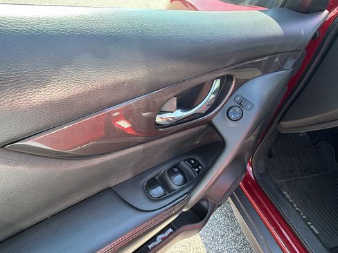 Used 2019 Nissan Rogue SV AWD/4WD image 15