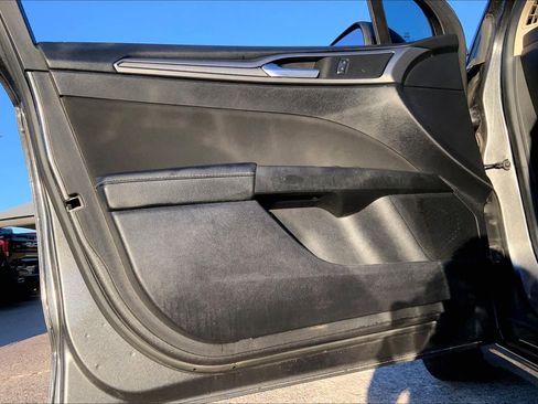 Used 2018 Ford Fusion SE w/ Fusion SE Technology Package image 18