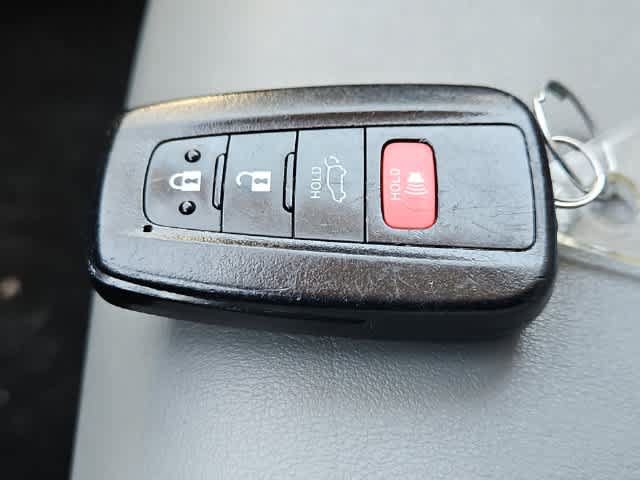 Used 2021 Toyota RAV4 XLE Premium FWD image 29