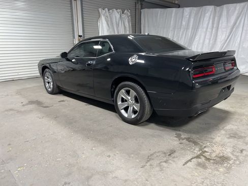 Used 2022 Dodge Challenger SXT image 5