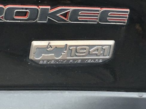 Used 2017 Jeep Cherokee 75th Anniversary image 15