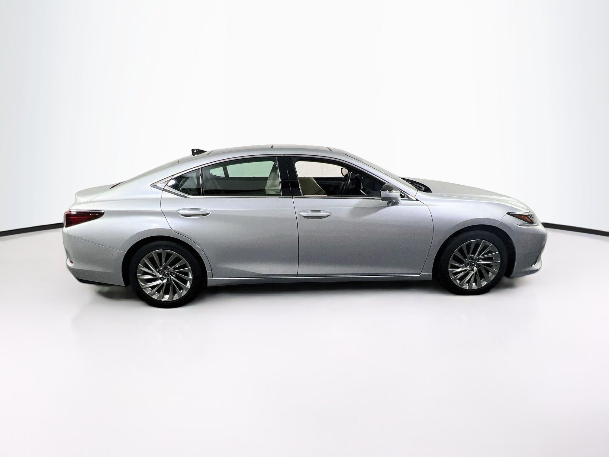 Used 2019 Lexus ES 350 Ultra Luxury w/ Accessory Package 2 FWD image 4