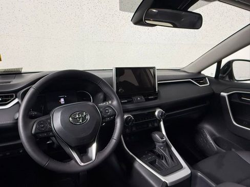 Used 2025 Toyota RAV4 XLE Premium image 38