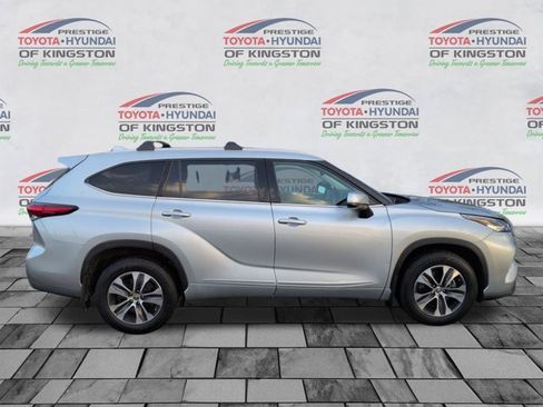 Certified 2022 Toyota Highlander XLE image 2