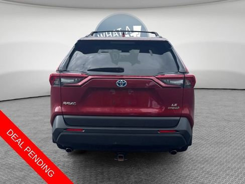 Used 2022 Toyota RAV4 LE AWD/4WD image 4