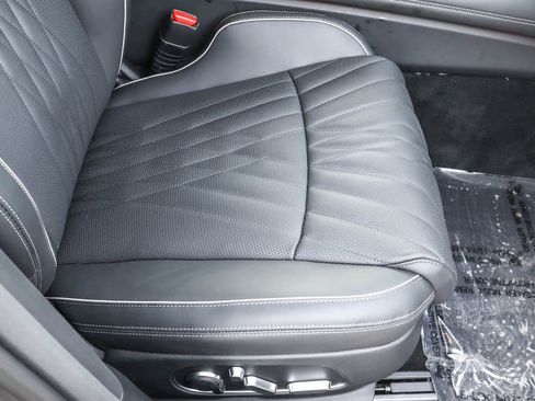 Used 2025 Genesis G90 3.5T image 45