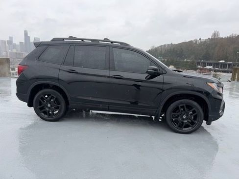 Certified 2025 Honda Passport Black Edition image 8