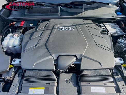 Used 2022 Audi Q8 Prestige AWD/4WD image 40