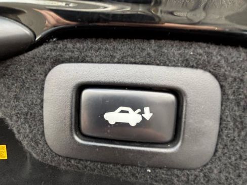 Used 2010 Lexus LS 460 RWD image 23