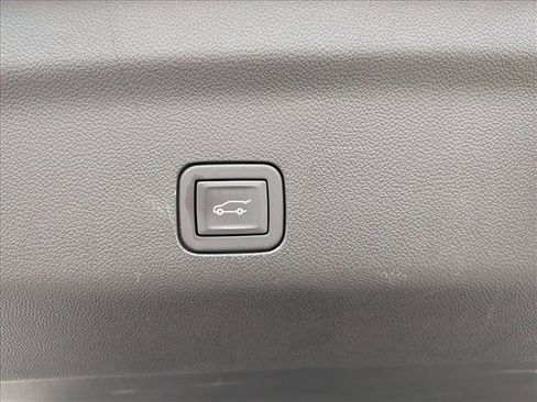 Used 2023 Chevrolet Tahoe Premier w/ Premium Package AWD/4WD image 7