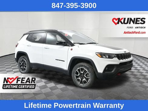 Used 2025 Jeep Compass Trailhawk AWD/4WD image 3