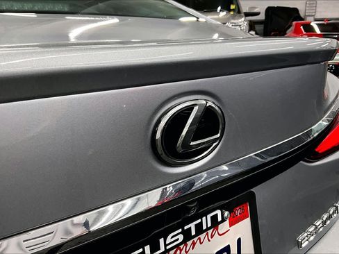 Used 2025 Lexus ES 300h w/ Premium Package image 30