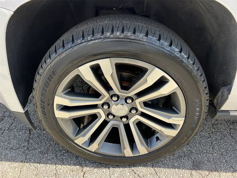 Used 2020 GMC Yukon Denali w/ Denali Premium Package image 9