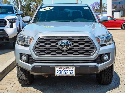 Used 2021 Toyota Tacoma TRD Off-Road w/ TRD Premium Off Road Package AWD/4WD image 2