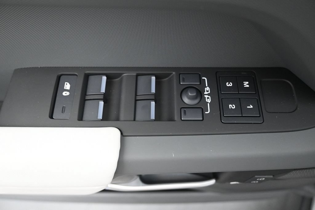 New 2026 Land Rover Defender 110 S AWD/4WD image 24