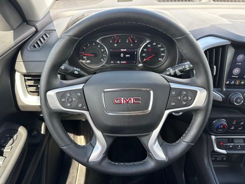 Used 2024 GMC Terrain SLT AWD/4WD image 8