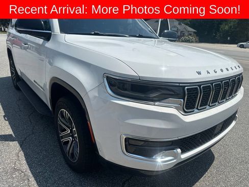 Used 2025 Jeep Wagoneer 4WD w/ Convenience Group I image 2