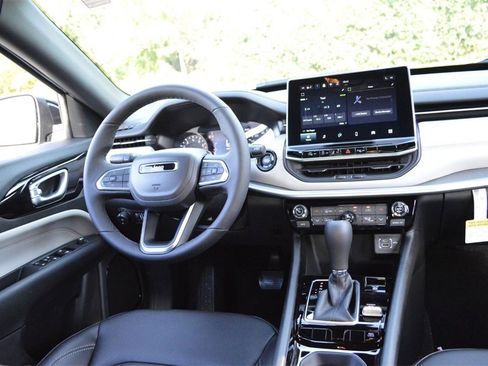 New 2026 Jeep Compass Limited image 32